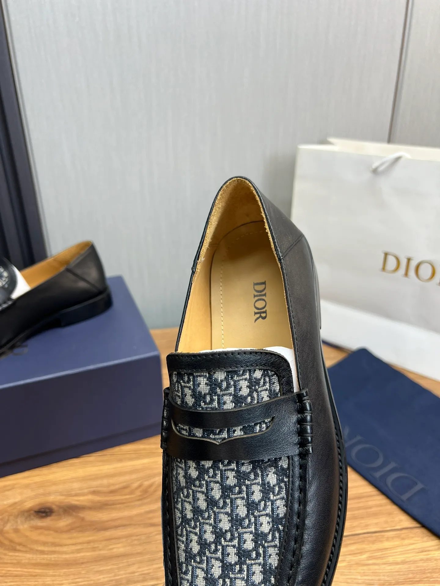Men's men's shoes 💰580💰 Dior men's business casual leather shoes 👞all made of imported original brand leather, just to create a more comfortable wearing experience, upper: original cowhide ➕ imported sheepskin lining, original non-slip and wear-resistant rubber outsole ✔️36-45 (38.45 non-refundable)